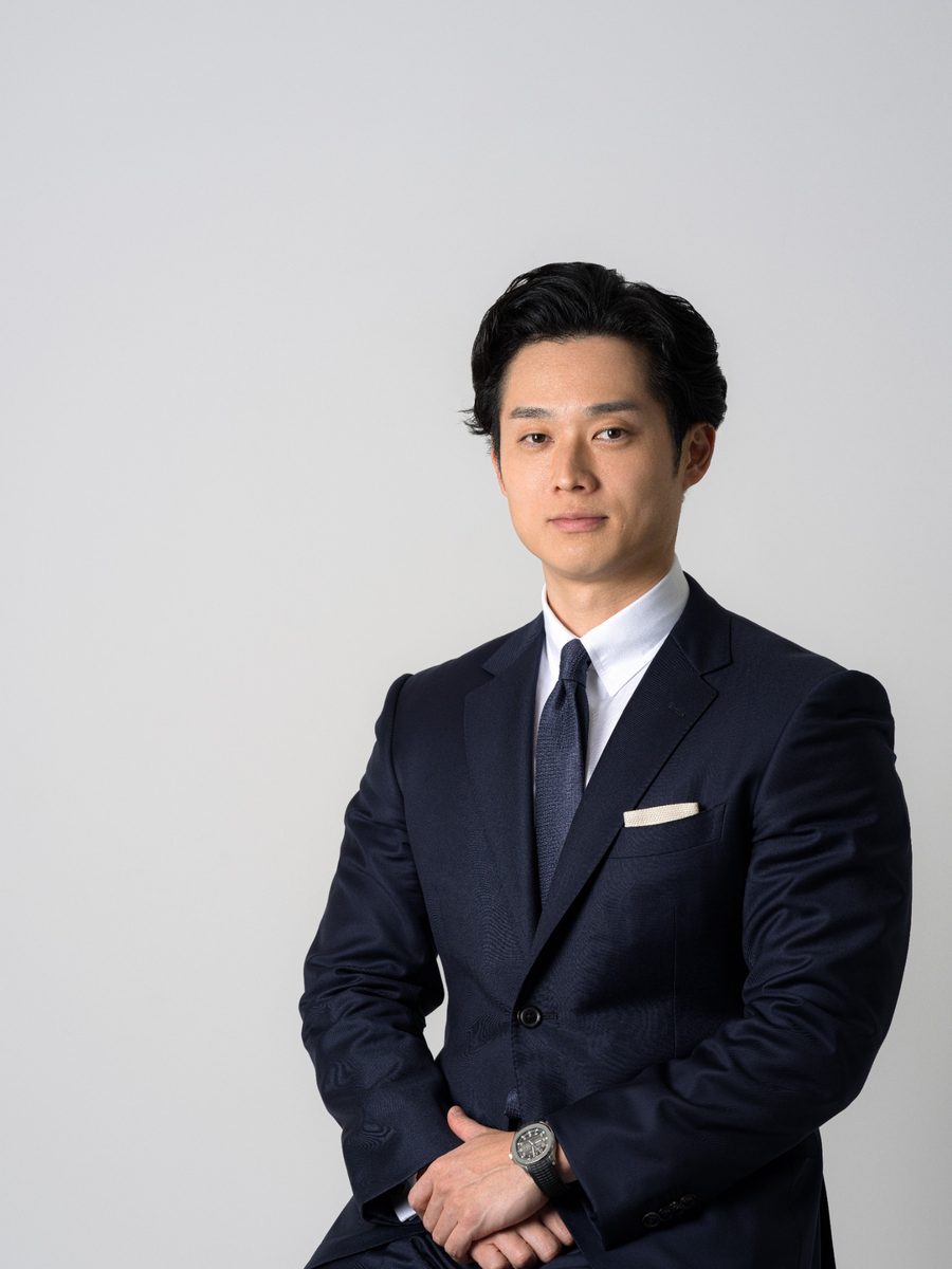 代表 小山晃弘